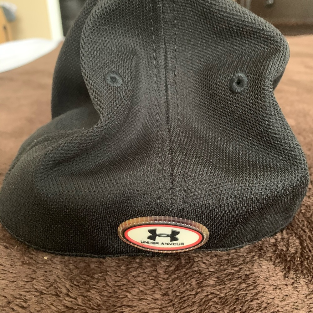 Under Armor fitted hat - Picture 2 of 3